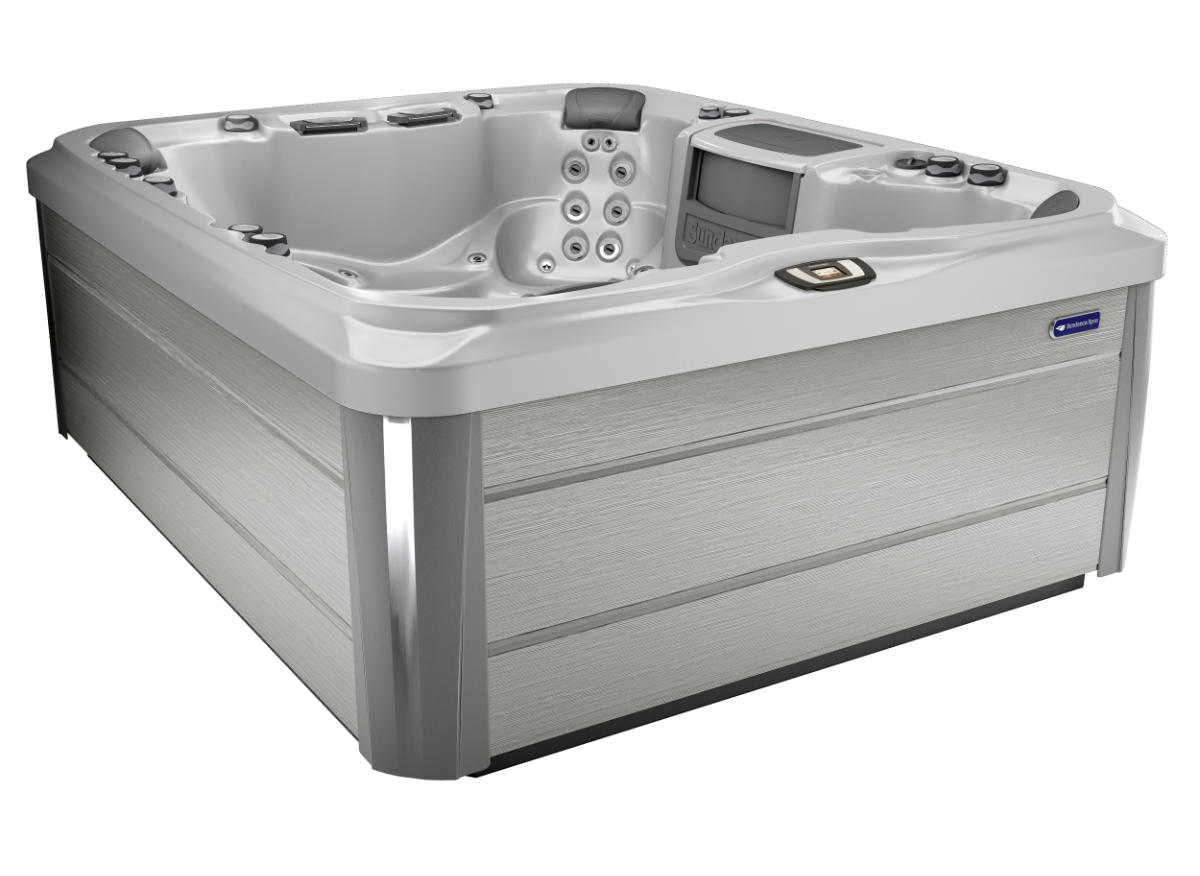 Sundance Spas Maxxus model hot tub